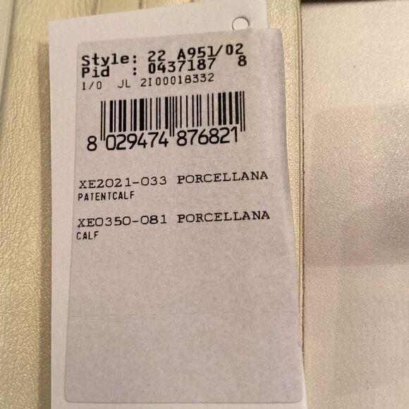 AUTHENTIC Ferragamo Porcellana Patent Calf Leather Wallet - Picture 8 of 8